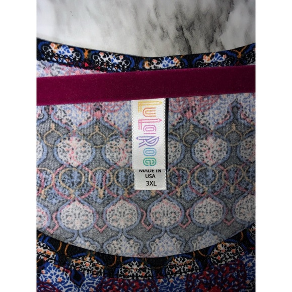 NWOT LuLaRoe Plus Size Flowy T-Shirt - Picture 5 of 5